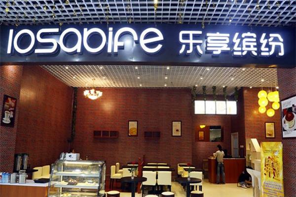 其產(chǎn)能可供應(yīng)幾十家連鎖門店,并由中央工廠將產(chǎn)品統(tǒng)一配送到全國各